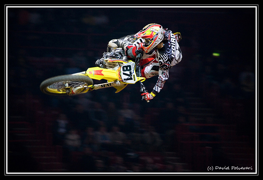 izoird au guidon de sa suzuki au supercross de bercy 2009